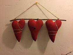 M-212 Red hanging hearts   