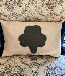 Pillow with shamrock P-31